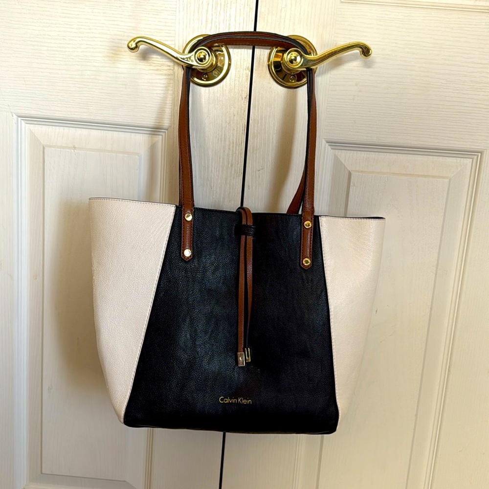 Black & White Calvin Klein hobo/shoulder bag